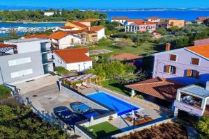 Family-friendly apartments with swimming pool - Ugljan - 20390, Oltre