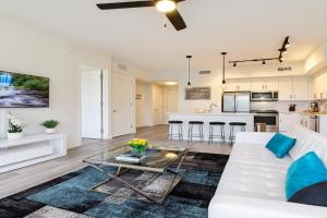 Lux place and cozy 3Beds 2Rooms enjoy life in WPB Gym, EV Station Nearby the downtown and beaches, West Palm Beach