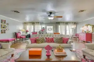 The Pink Azalea - Home with Yard and Patio! Guest house, Tyler