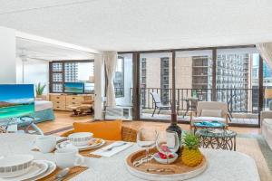 Waikiki Banyan Cozy Condo Suite - Ocean View with Free Parking! Apartments, Honolulu