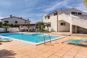 Two-Bedroom Apartment In Banjole, Bagnole