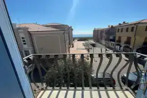 Trilocale vista mare con 2 bagni nel centro storico - Agenzia Cocal Apartments, Caorle