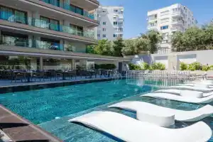 Awen Hotel, Lara