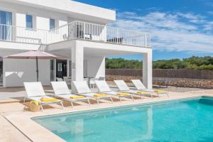 STUNNING VILLA MARIANELLA, CASA GRIS, POOL, BBQ, AC, FREE WiFi, Cala d'Or