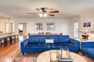 2 Mi to Magnolia Mkt Cozy Retreat with Shared Yard Guest house, Waco