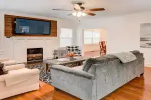 2 Mi to Dtwn Home with Shared Yard! Guest house, Waco
