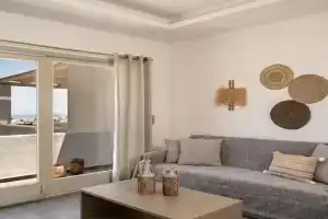In the heart of & free pool - Nychteri suite Apartments, Karterados