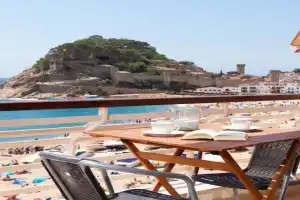 APARTMENT SEA VIEWS on the BEACH, Tossa de Mar