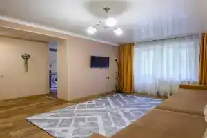 Modern Apartment Central 新 舒适 08, Almaty