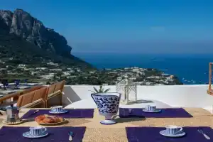Casa Eolo, Capri Village