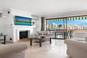 Lovely penthouse by Costarentals - Ref M15, Estepona