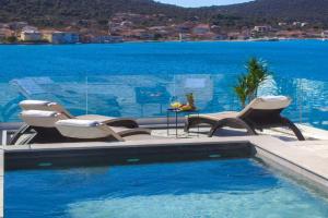 Villa Lux, Vinisce
