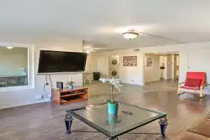 1 Mi to SoFi! Convenient Condo Apartments, Inglewood