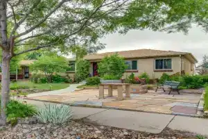 Shared Patio and Fire Pit Apartment, Aurora