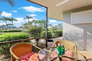 Rare garden unit with pool, grills and beach access Guest house, Marco