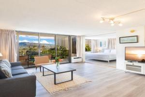 Mountain View Oasis, Steps from Beach with Parking! Apartments, Honolulu