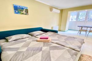 Apartamenti bilya Poshtovoyi ploshchi na drugomu poversi, Kiev