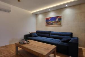 Duga Apartmani 2, Subotitsa