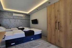 Duga Apartmani 3, Subotitsa