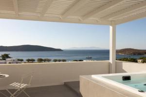 NŌSTOS Hotel, Livadion