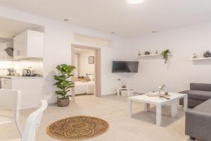 Stylish & relax flat for friends & couples Apartments, Heraklio Town