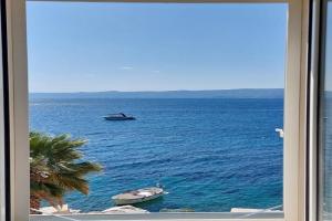 Lucy seafront apartment, Bol