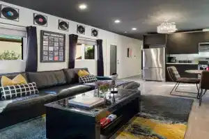 Rock n Roll by AvantStay Vibey 2BDR in Prime Hollywood Steps to Attractions Hotel, Los Angeles