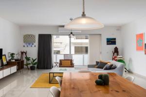 Chic, Modern & Spacious 2BR Apartment close to the sea -, Marsaskala
