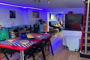 Unique Artsy 2 Bdrm Apt 1.5 mi from Downtown Apartments, Pittsburgh