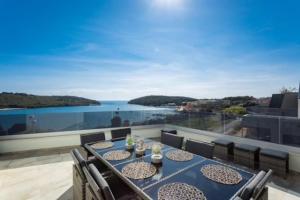 Luxury apartment Anto with sea view and balcony, Bagnole