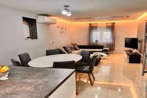 Apartment Peace, Kastel Stari