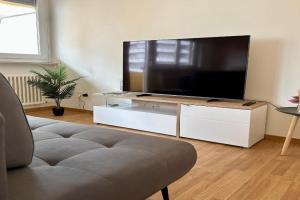 Central & Renovated Apartment - Near Train Station & City Center, Lugano