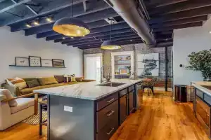 Luxury 8 Bed/4 Ba NuLu Home Private yard/parking Guest house, Louisville
