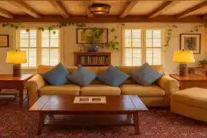 Magical Post and Beam Loft Downtown! Hotel, Newport