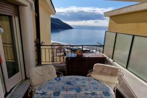 Una finestra sul mare accanto alle 5 Terre Apartments, Levanto