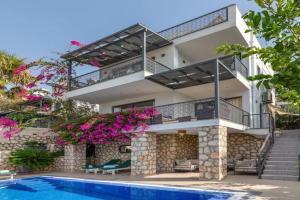 Stunning Villa in With Pool and Sea Vistas, Kalkan