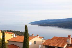 Sea view apartment with private parking place, Rabac