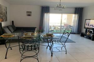 Trés Bel appartement de 105 M2 et 45 M2 de terrasse à 100 m du port Apartments, Porto-Vecchio