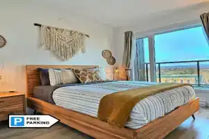 Penthouse With FREE indoor Parking Downtown, Levis