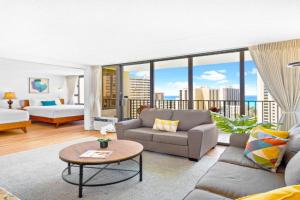 1BR with Stunning Ocean Views, Near Beach & Parking Apartments, Honolulu