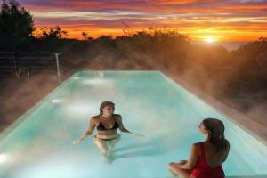 Panoramic Villa with Heated Pool & Whirlpool, WI-FI, Garden - Beach Side - 200mt from the sea, Terrasini