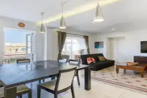 A 1BR Stylish, fully equipped home in the capital by 360 Estates Apartments, Sliema