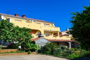 Apartment in - Insel Krk 42615, Cornicchia
