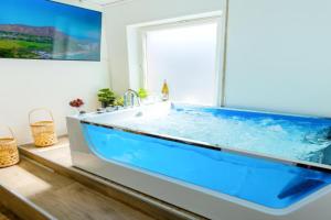 THE BIG MÜNSTER für bis zu 12, Whirlpool, Sauna, zentral, Tischfußball, Balkon, Gasgrill Apartments, Neu-Ulm
