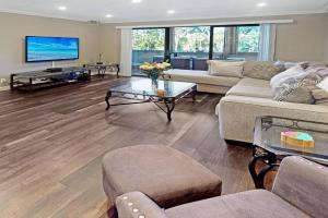 Harbor Towers Renovated 2nd Floor Suite Guest house, Siesta Key