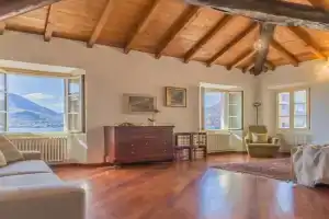 Casa Ferrari, Varenna