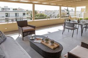Sea view penthouse in, Vari