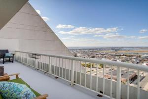 Atlantic City Condo with Community Pool! Apartments, Atlantic City
