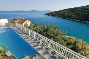 Gorgeous Home In With Jacuzzi Guest house, Vinisce