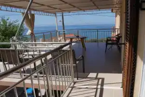 (301) Sea And Sun Apartments, Kardamili
